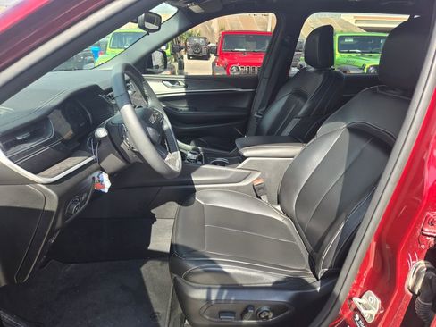 Used 2024 Jeep Grand Cherokee L Limited RWD image 9
