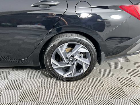 Certified 2025 Hyundai Elantra SEL image 30