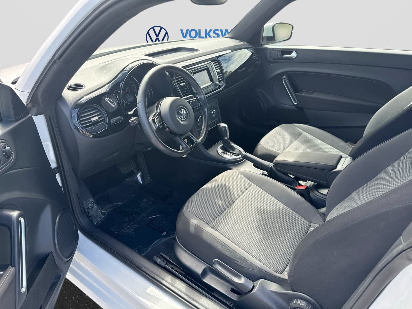 Used 2019 Volkswagen Beetle 2.0T S FWD image 10