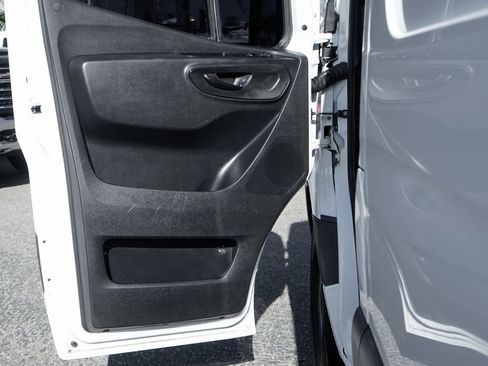 Used 2022 Mercedes-Benz Sprinter 1500 image 17