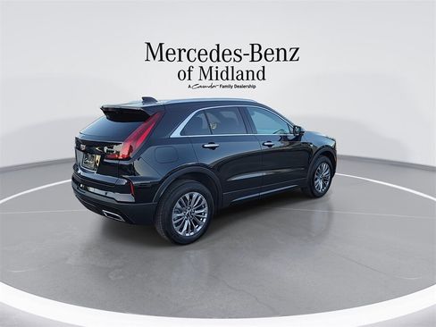 Used 2024 Cadillac XT4 Premium Luxury image 8