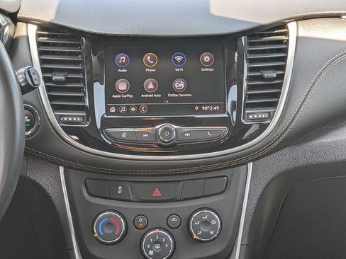 Used 2020 Chevrolet Trax LT w/ LT Convenience Package FWD image 17