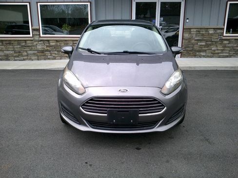 Used 2014 Ford Fiesta SE FWD image 2