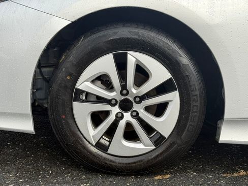 Used 2018 Toyota Prius Prime Plus FWD image 10