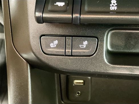 Used 2018 Chevrolet Colorado Z71 AWD/4WD image 16