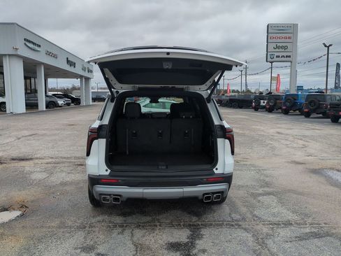 Used 2024 Chevrolet Traverse LT w/ Enhanced Driving Package image 29