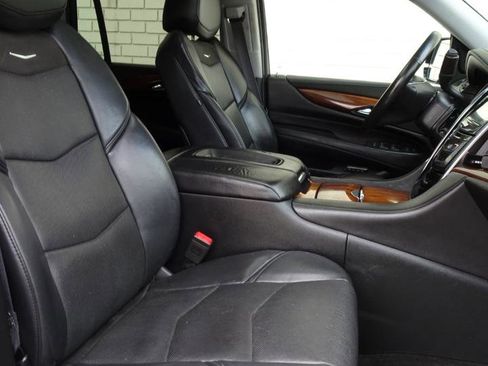 Used 2017 Cadillac Escalade Luxury image 14