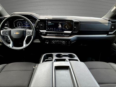 Used 2024 Chevrolet Silverado 1500 LT AWD/4WD image 8