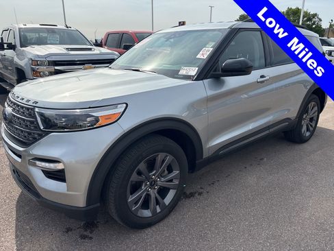 Used 2023 Ford Explorer XLT w/ Equipment Group 202A AWD/4WD image 3