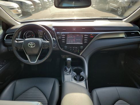 Used 2018 Toyota Camry SE w/ Convenience Package image 16
