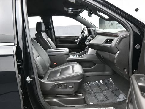 Used 2024 Chevrolet Suburban LT RWD image 44