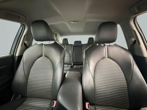 Used 2020 Toyota Camry SE image 11