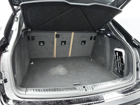 Certified 2025 Porsche Macan AWD/4WD image 16