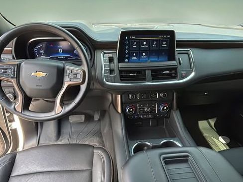 Used 2024 Chevrolet Suburban High Country AWD/4WD image 16
