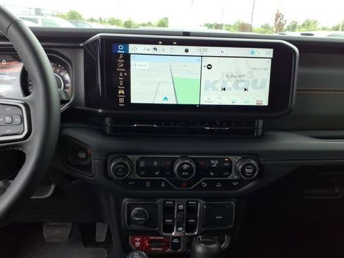 Used 2025 Jeep Gladiator Mojave w/ Steel Bumper Group AWD/4WD image 10