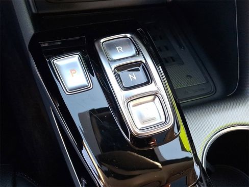 Used 2022 Hyundai Sonata Limited w/ Preferred Accessory Package image 16