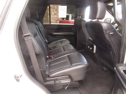 Used 2019 Ford Expedition XLT w/ Equipment Group 202A AWD/4WD image 7