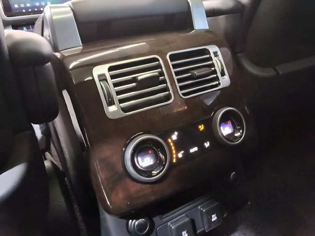 Used 2020 Land Rover Range Rover HSE AWD/4WD image 18