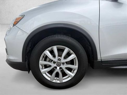 Used 2018 Nissan Rogue SV FWD image 18