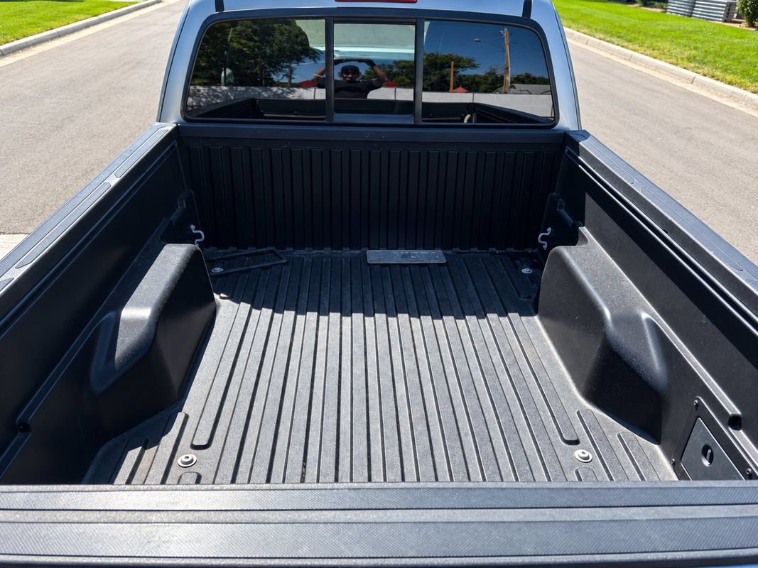 Used 2022 Toyota Tacoma SR w/ SR Convenience Package RWD image 5