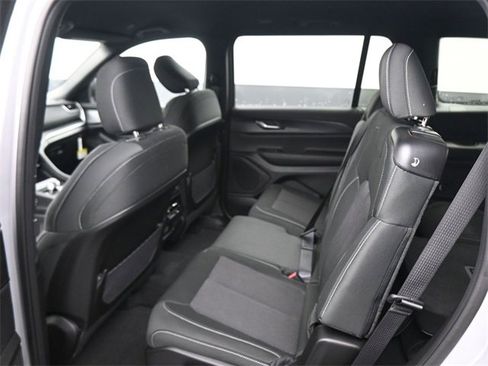 New 2025 Jeep Grand Cherokee L Laredo image 39