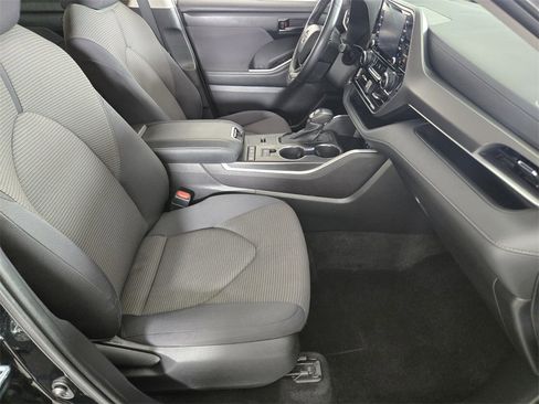 Used 2022 Toyota Highlander LE image 20