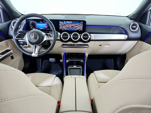 Certified 2025 Mercedes-Benz GLB 250 4MATIC w/ Exclusive Package image 17