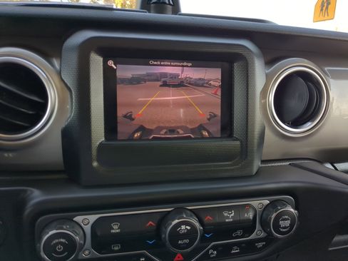 Used 2020 Jeep Gladiator Overland w/ Safety Group image 26