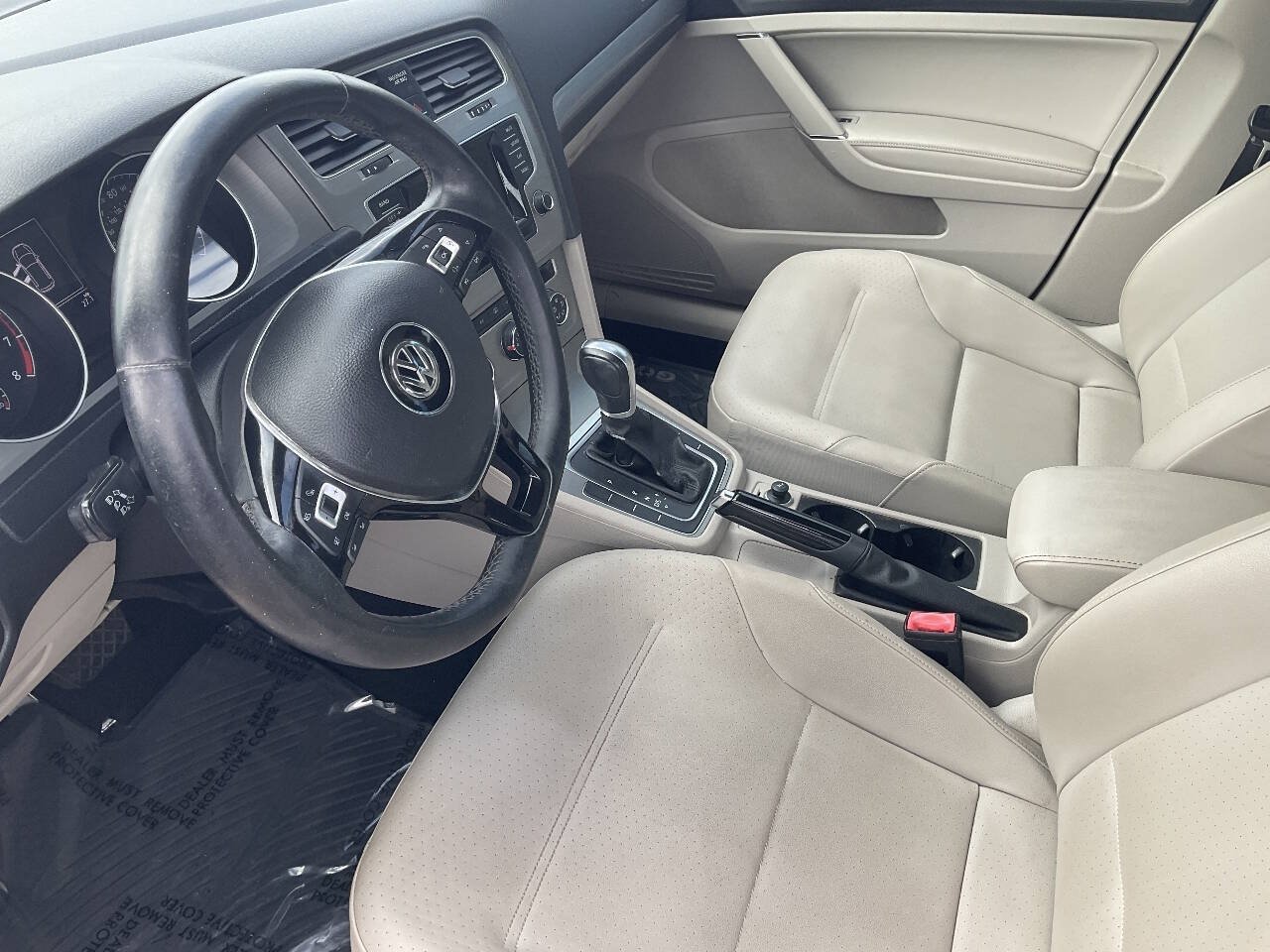 Used 2015 Volkswagen Golf S FWD image 11