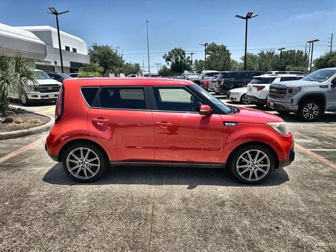 Used 2018 Kia Soul ! FWD image 2