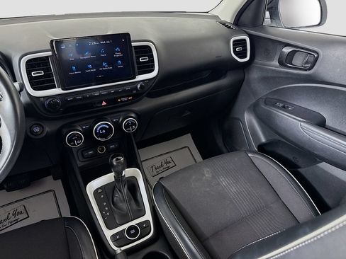 Used 2022 Hyundai Venue Limited FWD image 23