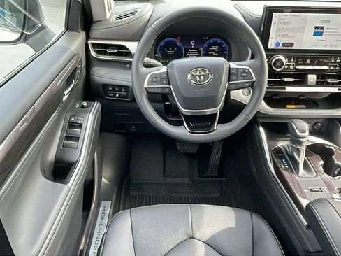 New 2026 Toyota Highlander Limited AWD/4WD image 13