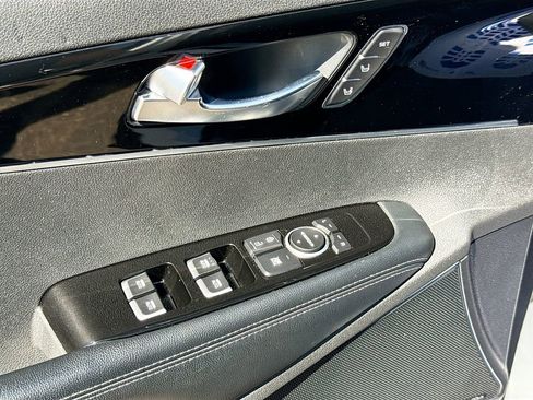 Used 2019 Kia Sorento SX image 18