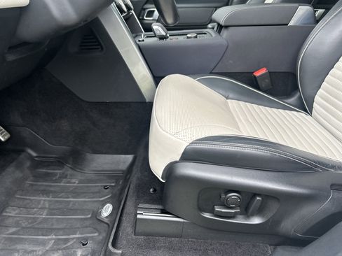 Used 2022 Land Rover Discovery S R-Dynamic image 10