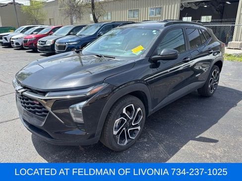 Used 2024 Chevrolet Trax RS w/ Sunroof Package FWD image 1