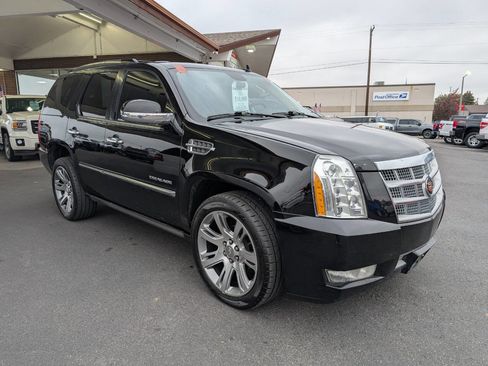 Used 2014 Cadillac Escalade Platinum image 1