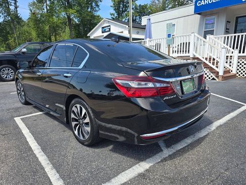 Used 2017 Honda Accord Touring image 4