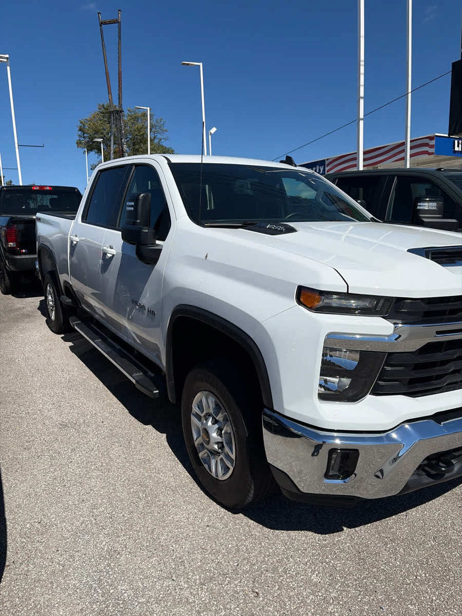 Used 2025 Chevrolet Silverado 2500 LT w/ Convenience Package AWD/4WD image 13
