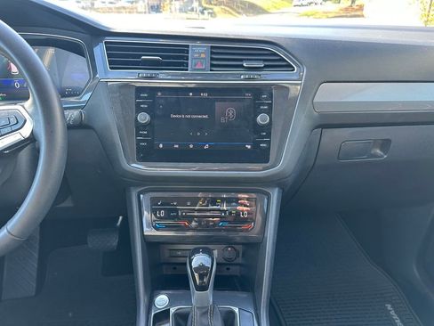 Used 2023 Volkswagen Tiguan SE image 13