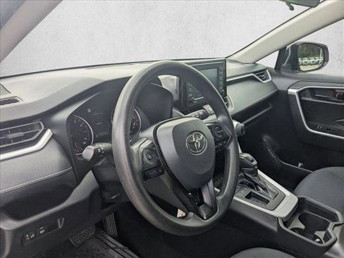 Used 2021 Toyota RAV4 LE FWD image 10