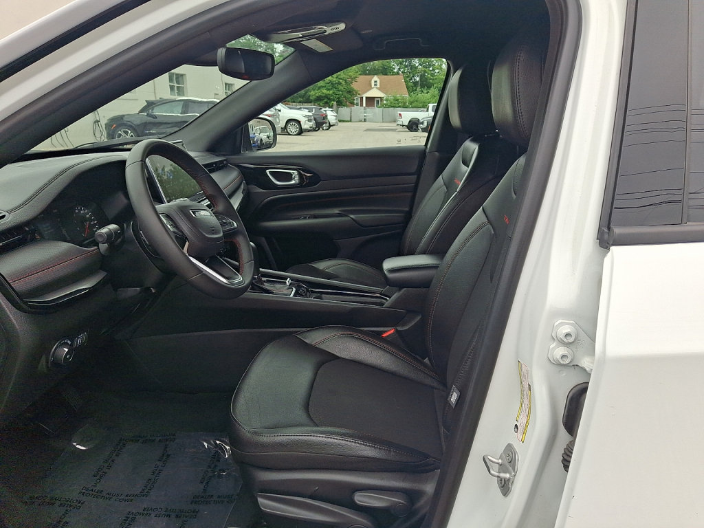 Used 2025 Jeep Compass Trailhawk AWD/4WD image 23