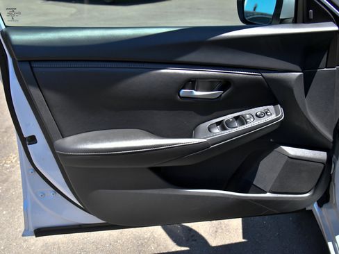 Used 2024 Nissan Sentra SV FWD image 13