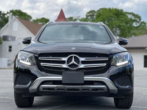 Used 2019 Mercedes-Benz GLC 300 4MATIC image 2