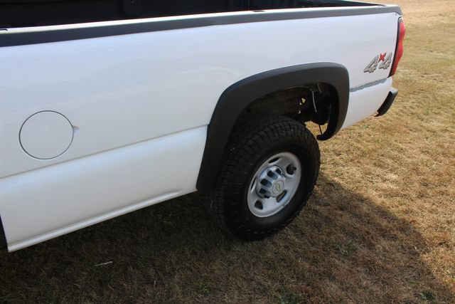 Used 2006 Chevrolet Silverado 2500 W/T w/ Heavy-Duty Power Package AWD/4WD image 12