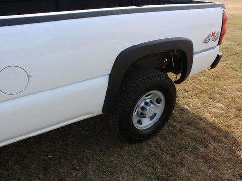 Used 2006 Chevrolet Silverado 2500 W/T w/ Heavy-Duty Power Package image 12