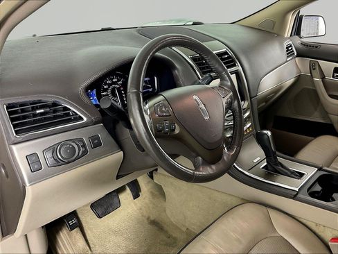 Used 2013 Lincoln MKX FWD image 17