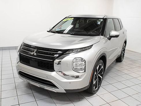 Used 2024 Mitsubishi Outlander SE AWD/4WD image 1