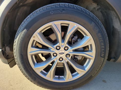 Used 2022 Ford Explorer Limited AWD/4WD image 32