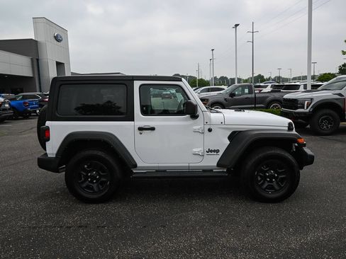 Used 2022 Jeep Wrangler Sport AWD/4WD image 3