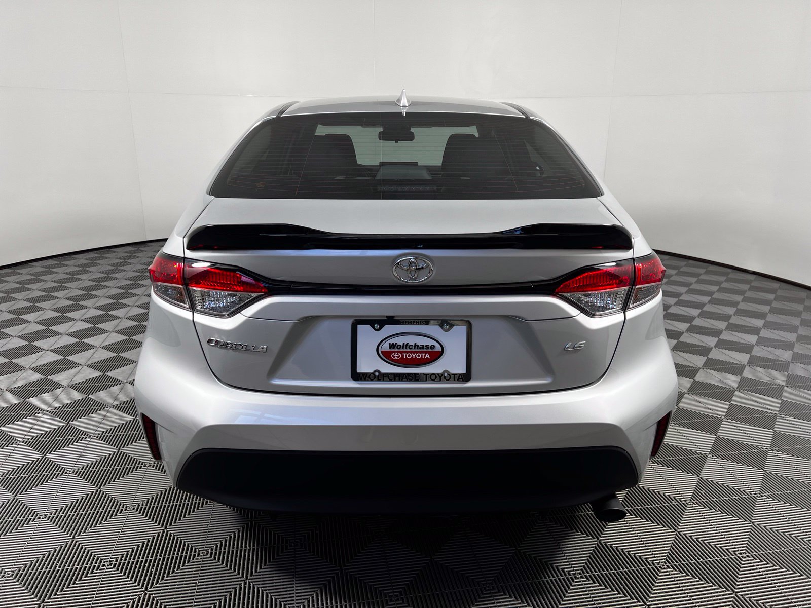 Used 2025 Toyota Corolla LE w/ LE Premium Package FWD image 6